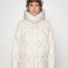 Marc O'Polo Diamond Quilting Detachable Hood Welt Poc - Down Jacket - Chalky Stone