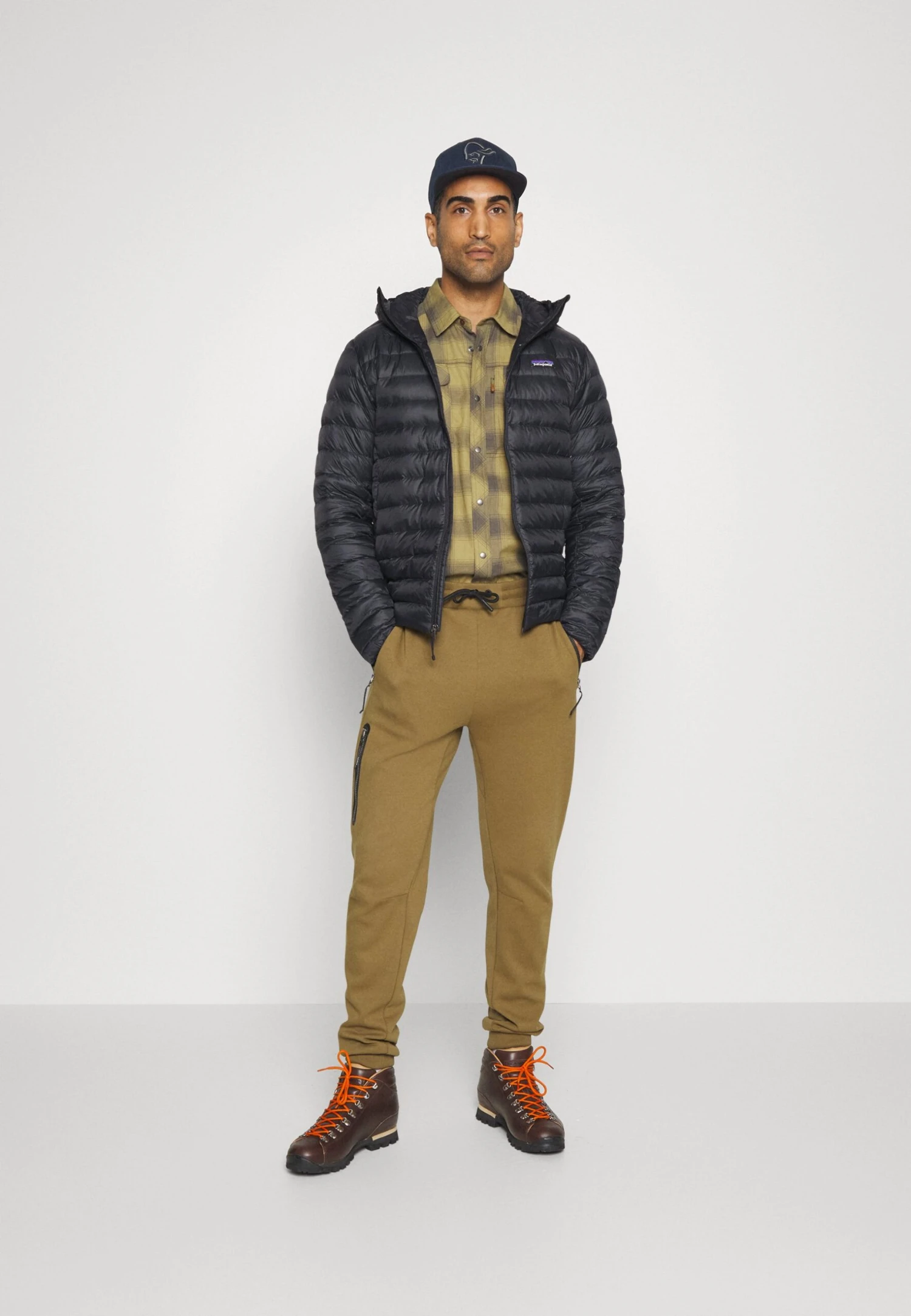 Patagonia Hoody - Down Jacket - Black - Image 2