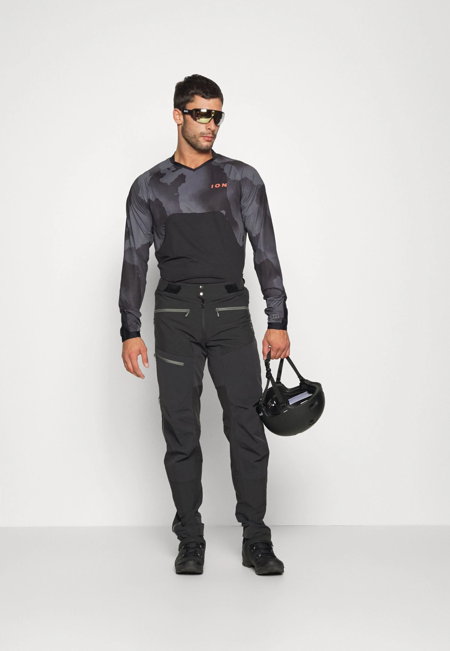 Norrøna Fjørå Flex Pants- Outdoor Trousers - Caviar - Image 2