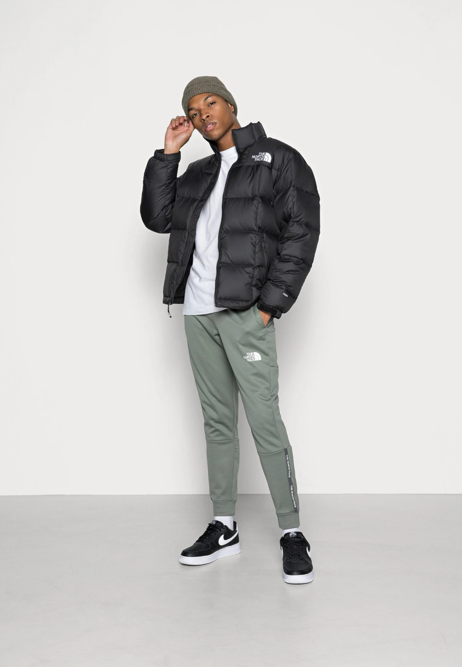 The North Face M Lhotse- Eu - Down Jacket - Black/White - Image 2